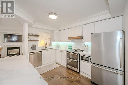 2095 Glenhampton Road, Oakville, ON - Indoor Photo Showing Kitchen With Stainless Steel Kitchen