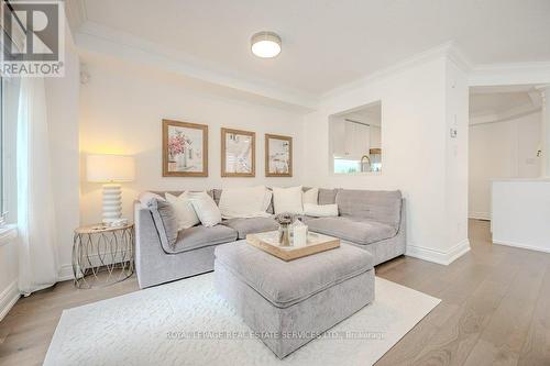 2095 Glenhampton Road, Oakville, ON - Indoor Photo Showing Living Room