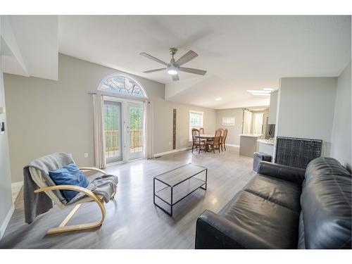 8144 Highway 3/93, Cranbrook, BC - Indoor Photo Showing Living Room