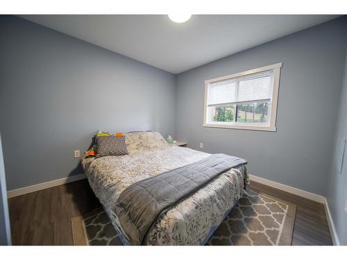 8144 Highway 3/93, Cranbrook, BC - Indoor Photo Showing Bedroom