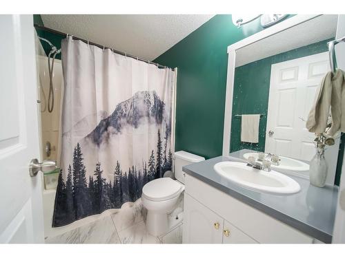 8144 Highway 3/93, Cranbrook, BC - Indoor Photo Showing Bathroom