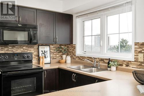 19 - 2551 Sixth Line, Oakville (River Oaks), ON - Indoor Photo Showing Kitchen With Double Sink