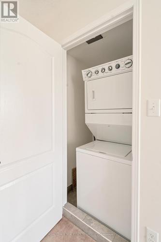 19 - 2551 Sixth Line, Oakville (River Oaks), ON - Indoor Photo Showing Laundry Room