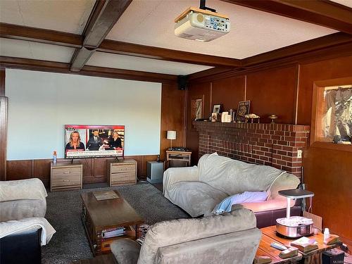 324 Easthom Rd, Gabriola Island, BC - Indoor Photo Showing Living Room