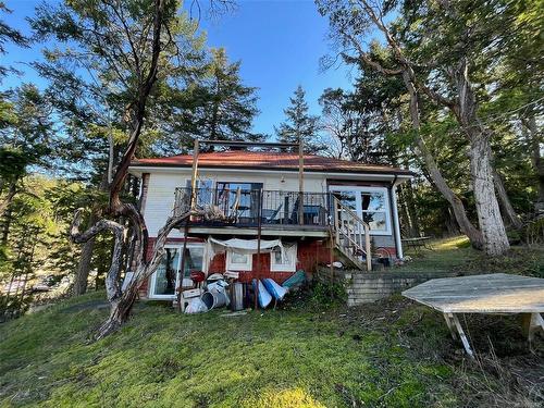 324 Easthom Rd, Gabriola Island, BC - Outdoor