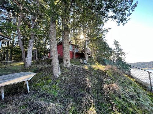 324 Easthom Rd, Gabriola Island, BC - Outdoor