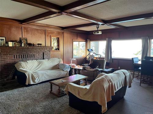 324 Easthom Rd, Gabriola Island, BC - Indoor Photo Showing Living Room