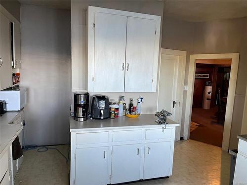 324 Easthom Rd, Gabriola Island, BC - Indoor Photo Showing Kitchen