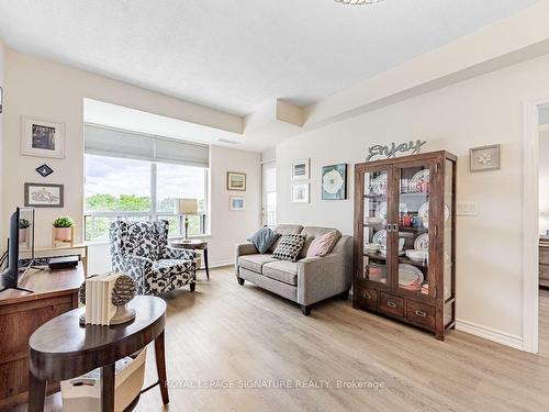 705-16 Dallimore Circ, Toronto, ON - Indoor Photo Showing Living Room