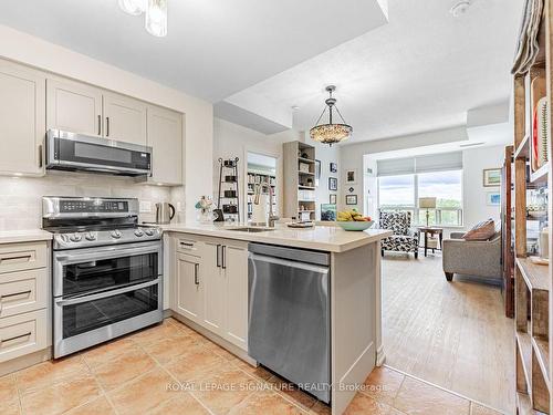 705-16 Dallimore Circ, Toronto, ON - Indoor Photo Showing Kitchen