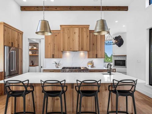 8555 Barnhartvale Road, Kamloops, BC - Indoor Photo Showing Kitchen With Upgraded Kitchen