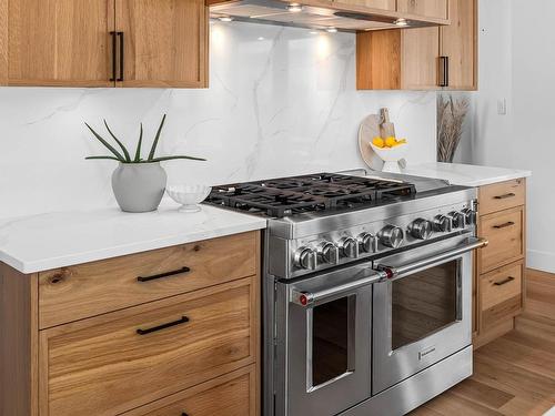 8555 Barnhartvale Road, Kamloops, BC - Indoor Photo Showing Kitchen