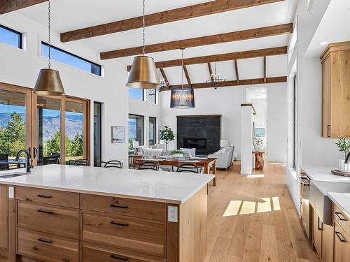 8555 Barnhartvale Road, Kamloops, BC - Indoor Photo Showing Kitchen