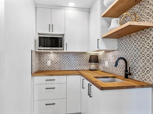 8555 Barnhartvale Road, Kamloops, BC - Indoor Photo Showing Kitchen