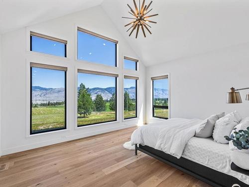 8555 Barnhartvale Road, Kamloops, BC - Indoor Photo Showing Bedroom