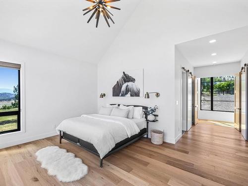 8555 Barnhartvale Road, Kamloops, BC - Indoor Photo Showing Bedroom