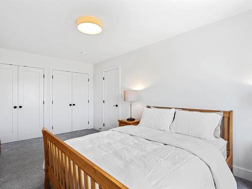 8555 Barnhartvale Road, Kamloops, BC - Indoor Photo Showing Bedroom