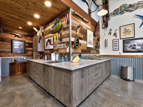 8555 Barnhartvale Road, Kamloops, BC - Indoor Photo Showing Kitchen