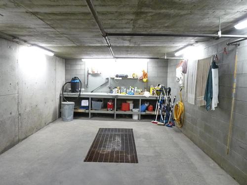 310-338 Nicola Street, Kamloops, BC - Indoor Photo Showing Garage