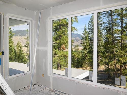 17-3100 Kicking Horse Drive, Kamloops, BC - Indoor Photo Showing Other Room