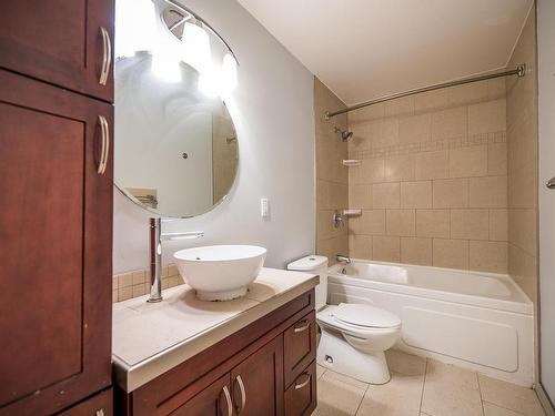 2661 Young Place, Kamloops, BC - Indoor Photo Showing Bathroom