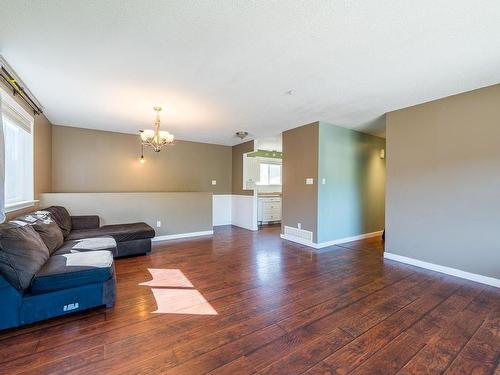 2661 Young Place, Kamloops, BC - Indoor Photo Showing Living Room