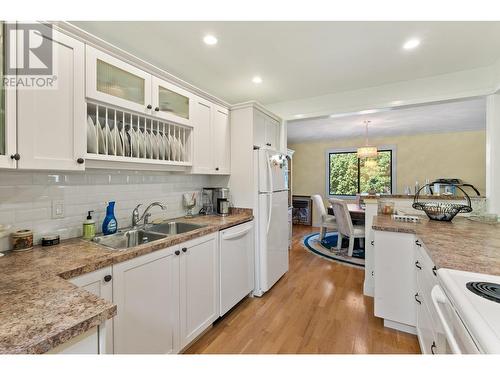 1035 Bernard Avenue Unit# 114, Kelowna, BC - Indoor Photo Showing Kitchen With Double Sink