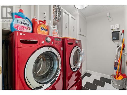 1035 Bernard Avenue Unit# 114, Kelowna, BC - Indoor Photo Showing Laundry Room