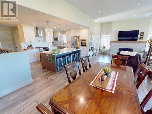 3953 Eagle Ridge Place, Powell River, BC - Indoor Photo Showing Dining Room With Fireplace