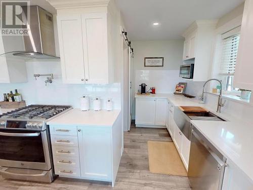 3953 Eagle Ridge Place, Powell River, BC - Indoor Photo Showing Kitchen With Upgraded Kitchen