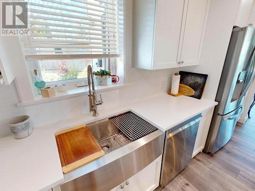 3953 Eagle Ridge Place, Powell River, BC - Indoor Photo Showing Kitchen With Double Sink