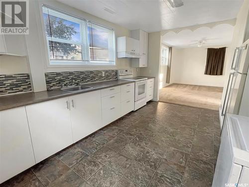 254 Central Avenue S, Swift Current, SK - Indoor Photo Showing Kitchen With Double Sink