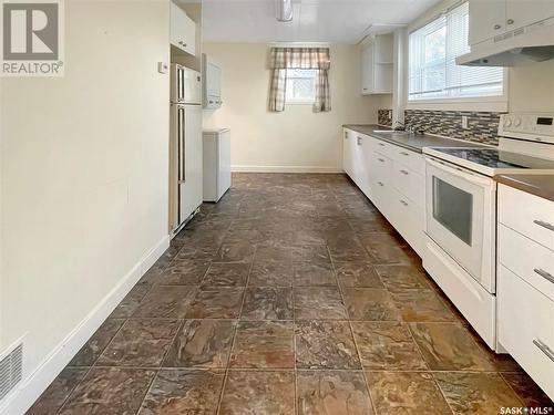 254 Central Avenue S, Swift Current, SK - Indoor Photo Showing Kitchen