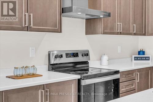 105 Eva Drive, Waterloo, ON - Indoor Photo Showing Kitchen