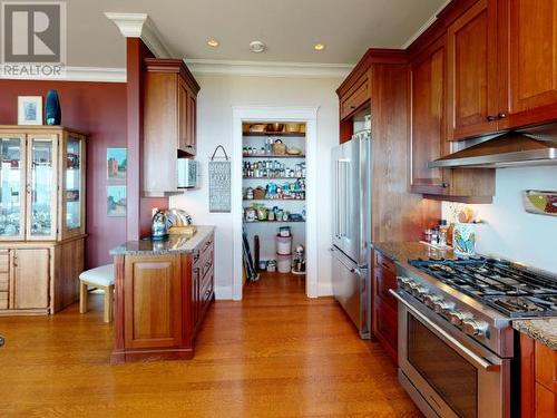 3623 Marine Ave, Powell River, BC - Indoor Photo Showing Kitchen