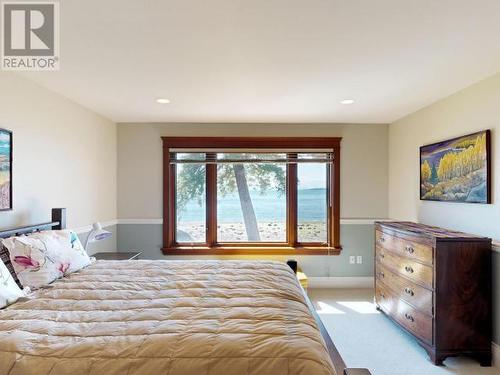 3623 Marine Ave, Powell River, BC - Indoor Photo Showing Bedroom