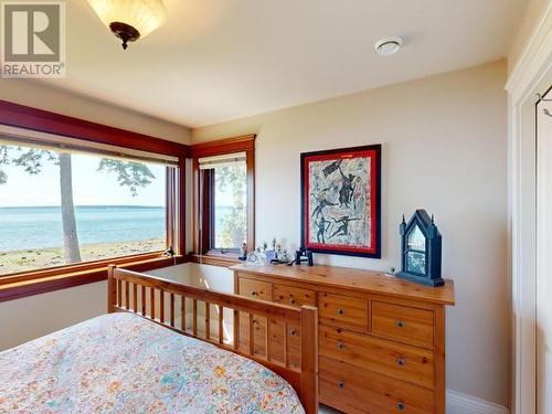 3623 Marine Ave, Powell River, BC - Indoor Photo Showing Bedroom