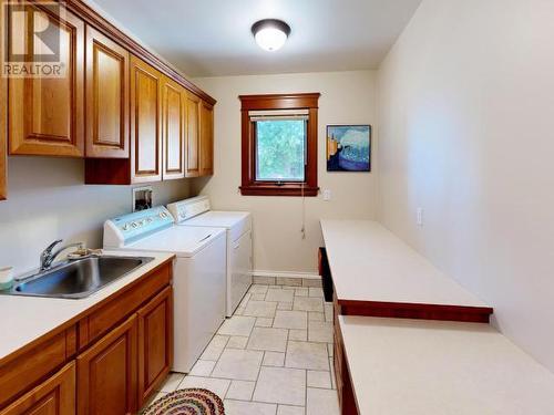 3623 Marine Ave, Powell River, BC - Indoor Photo Showing Laundry Room