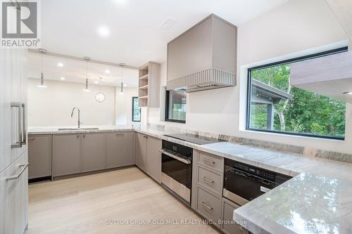 324 Riverside Drive, Toronto (High Park-Swansea), ON - Indoor Photo Showing Kitchen With Upgraded Kitchen