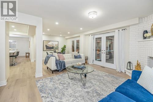 14 Snowberry Court, Caledon (Caledon Village), ON - Indoor Photo Showing Living Room