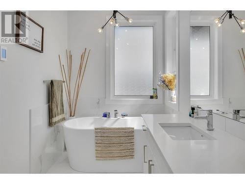 2160 Ensign Quay, West Kelowna, BC - Indoor Photo Showing Bathroom