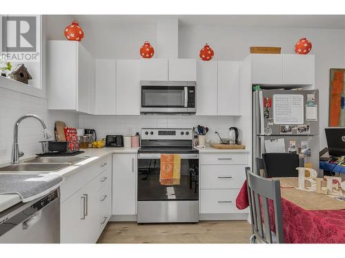 2160 Ensign Quay, West Kelowna, BC - Indoor Photo Showing Kitchen With Stainless Steel Kitchen With Double Sink