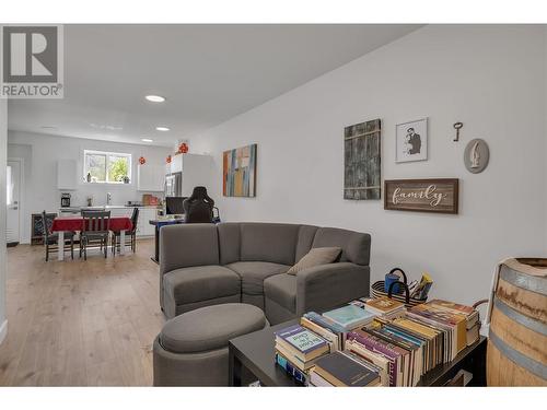 2160 Ensign Quay, West Kelowna, BC - Indoor Photo Showing Living Room