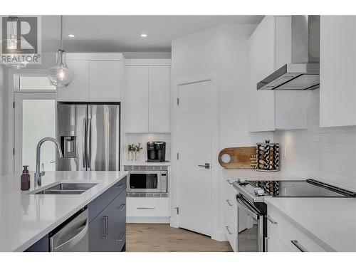 2160 Ensign Quay, West Kelowna, BC - Indoor Photo Showing Kitchen With Stainless Steel Kitchen With Double Sink With Upgraded Kitchen