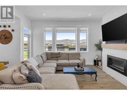 2160 Ensign Quay, West Kelowna, BC - Indoor Photo Showing Living Room With Fireplace