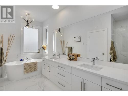 2160 Ensign Quay, West Kelowna, BC - Indoor Photo Showing Bathroom