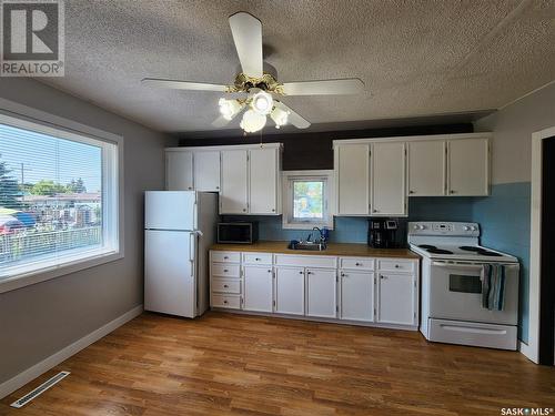 128 1St Avenue E, Montmartre, SK - Indoor Photo Showing Kitchen