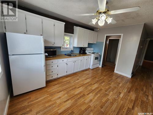 128 1St Avenue E, Montmartre, SK - Indoor Photo Showing Kitchen