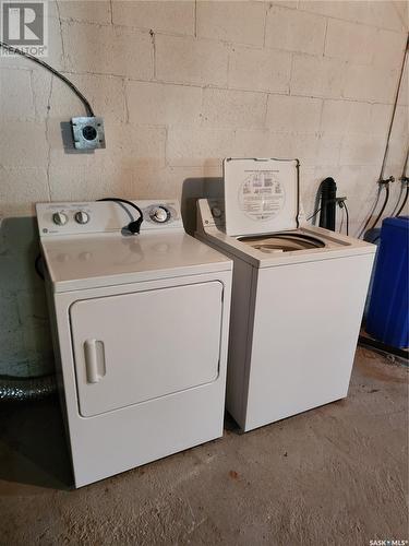 128 1St Avenue E, Montmartre, SK - Indoor Photo Showing Laundry Room