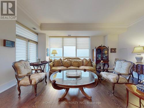 2620 - 70 Roehampton Avenue, Toronto (Mount Pleasant West), ON - Indoor Photo Showing Living Room